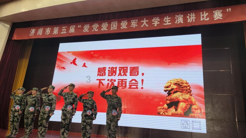 探索交流,尽在粉色针织开衫搭配紧身牛仔裤,优雅迷人,风度偏偏,你喜欢这种组合吗?